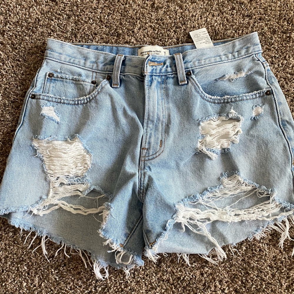 Abercrombie & Fitch Mid Rise Boyfriend short
